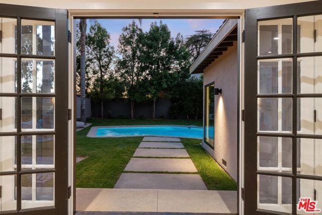 7401 Costello Avenue, Van Nuys (los Angeles), CA 91405