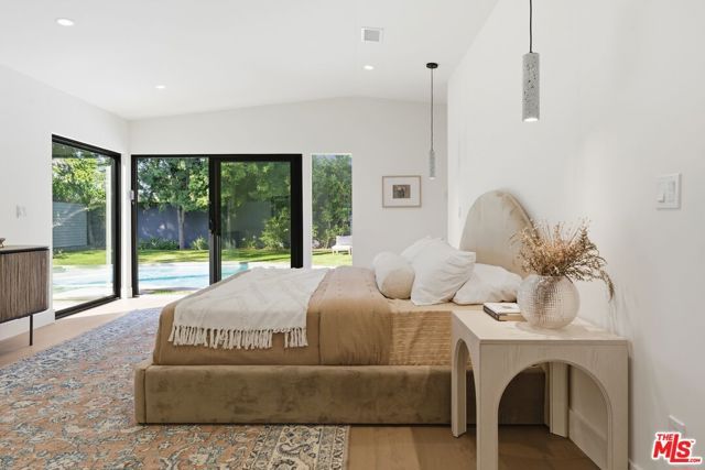 7401 Costello Avenue, Van Nuys (los Angeles), CA 91405