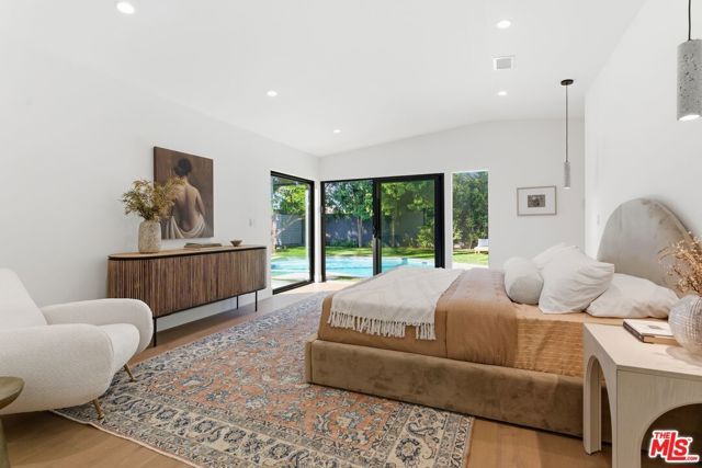 7401 Costello Avenue, Van Nuys (los Angeles), CA 91405