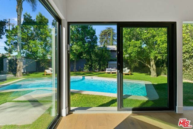 7401 Costello Avenue, Van Nuys (los Angeles), CA 91405