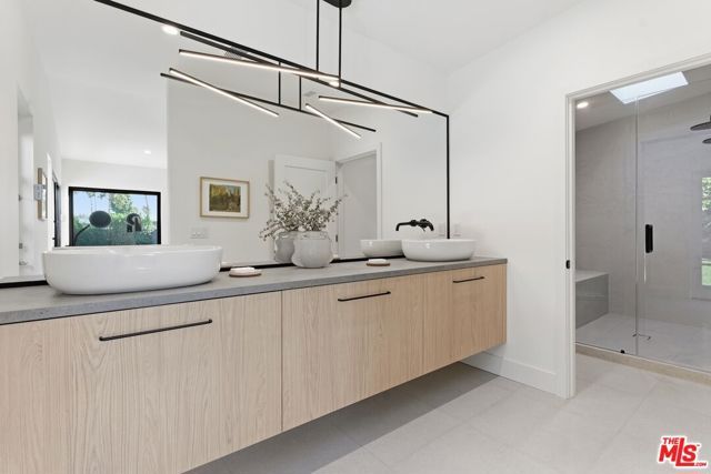 7401 Costello Avenue, Van Nuys (los Angeles), CA 91405