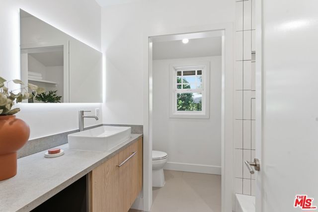 7401 Costello Avenue, Van Nuys (los Angeles), CA 91405