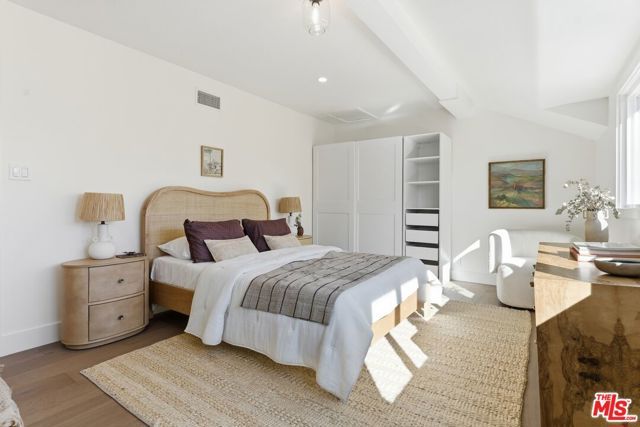 7401 Costello Avenue, Van Nuys (los Angeles), CA 91405