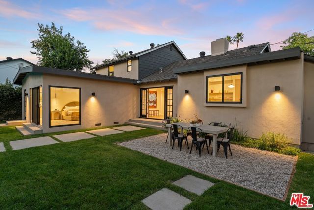 7401 Costello Avenue, Van Nuys (los Angeles), CA 91405