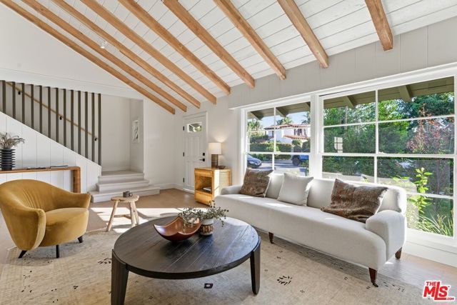 7401 Costello Avenue, Van Nuys (los Angeles), CA 91405