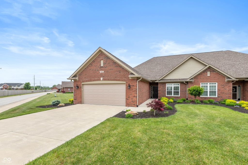 2899 Grandview Lane, Greenwood, IN 46143