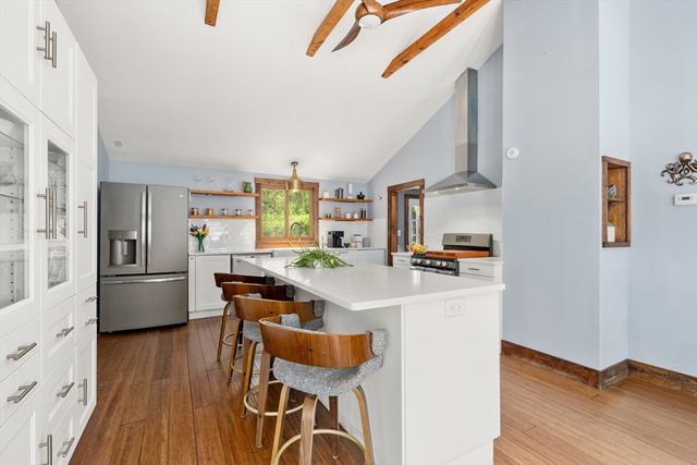 90 Wood St, Hopkinton, MA 01748