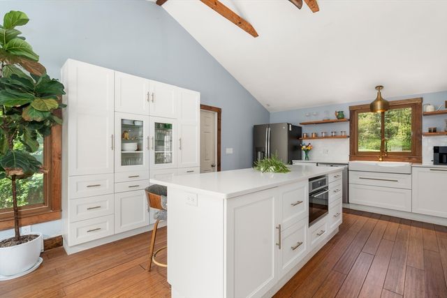 90 Wood St, Hopkinton, MA 01748