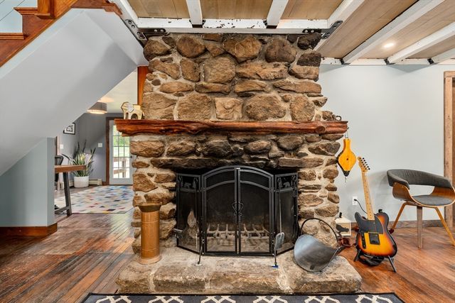 90 Wood St, Hopkinton, MA 01748
