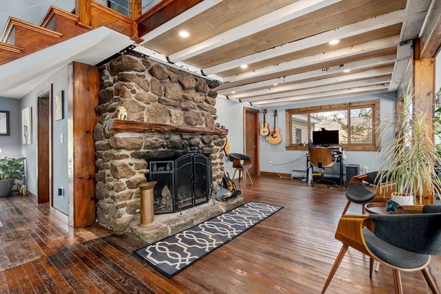 90 Wood St, Hopkinton, MA 01748