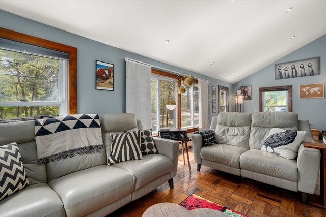 90 Wood St, Hopkinton, MA 01748