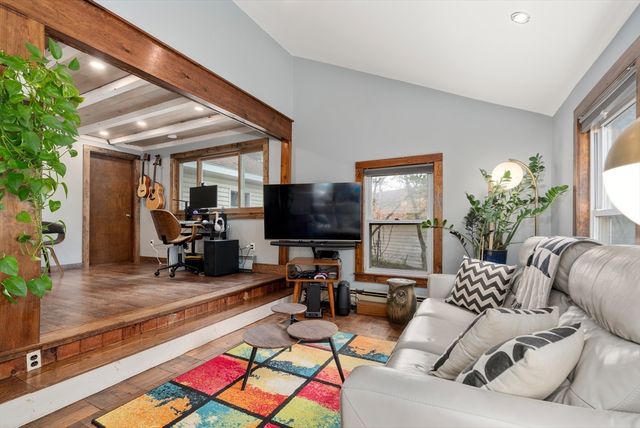 90 Wood St, Hopkinton, MA 01748