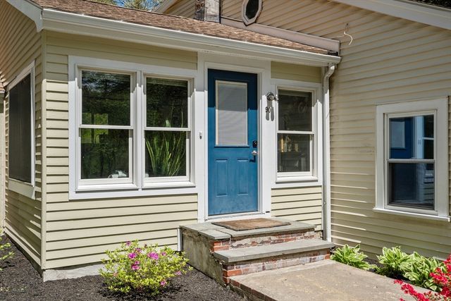 90 Wood St, Hopkinton, MA 01748