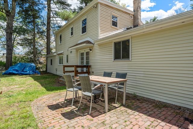 90 Wood St, Hopkinton, MA 01748