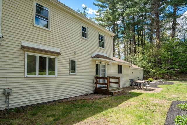 90 Wood St, Hopkinton, MA 01748