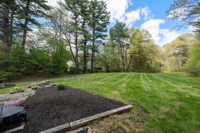 90 Wood St, Hopkinton, MA 01748