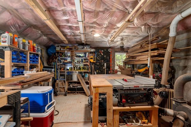 90 Wood St, Hopkinton, MA 01748