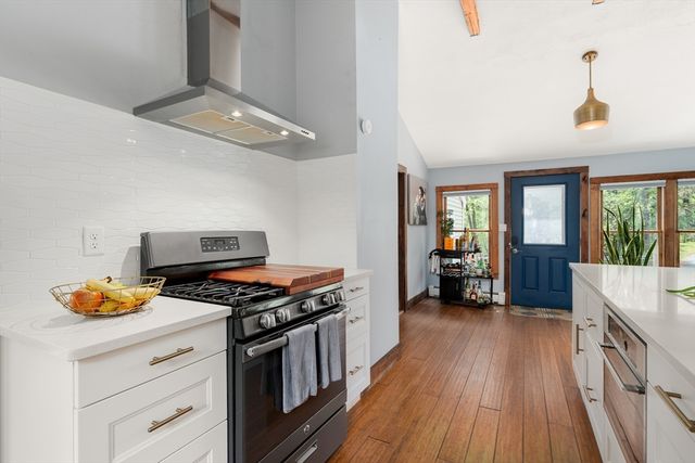 90 Wood St, Hopkinton, MA 01748