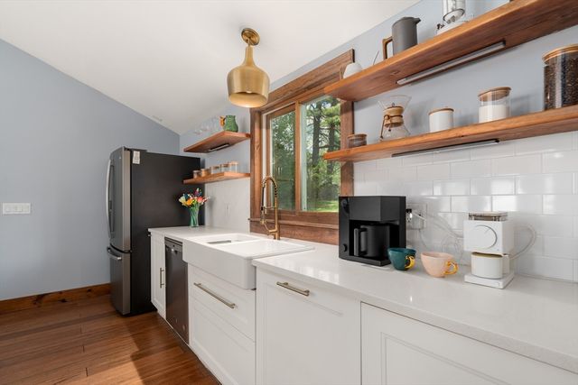 90 Wood St, Hopkinton, MA 01748