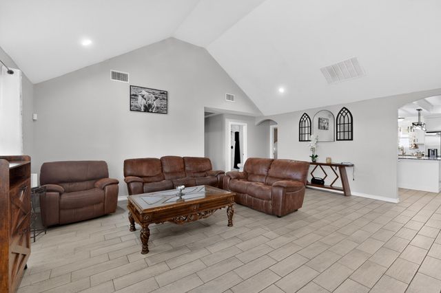 6035 County Road 302, Grandview, TX 76050