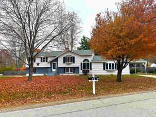 17 Maplewood Avenue, Rochester, NH 03867