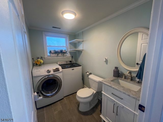 18 Hover Dr, Mount Arlington Boro, NJ 07856