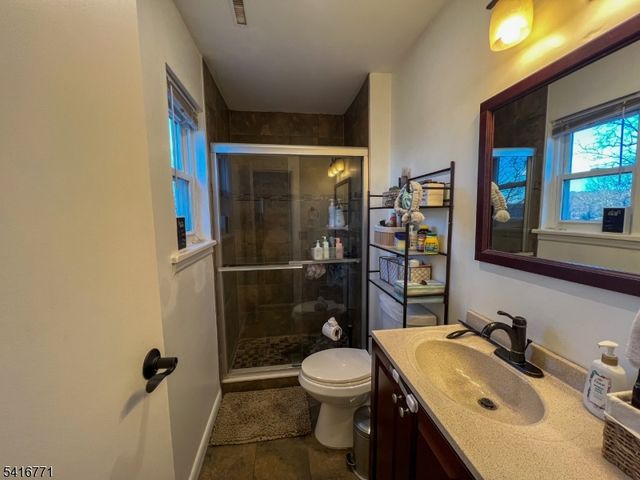 18 Hover Dr, Mount Arlington Boro, NJ 07856