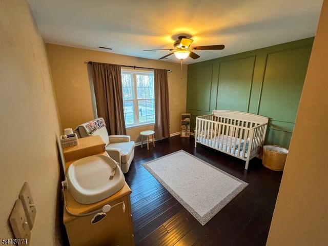 18 Hover Dr, Mount Arlington Boro, NJ 07856