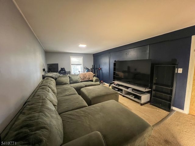 18 Hover Dr, Mount Arlington Boro, NJ 07856