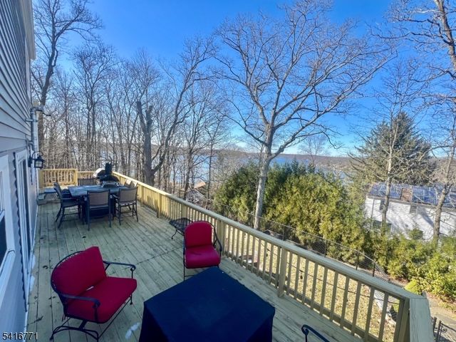 18 Hover Dr, Mount Arlington Boro, NJ 07856