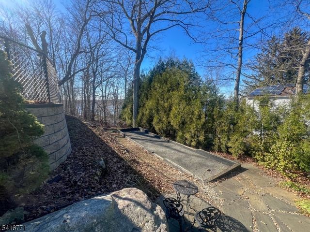 18 Hover Dr, Mount Arlington Boro, NJ 07856