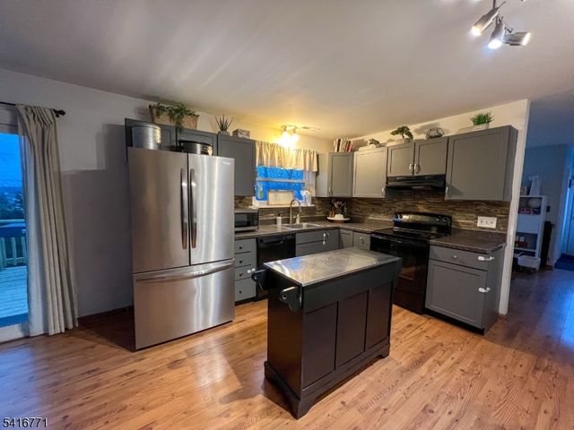 18 Hover Dr, Mount Arlington Boro, NJ 07856