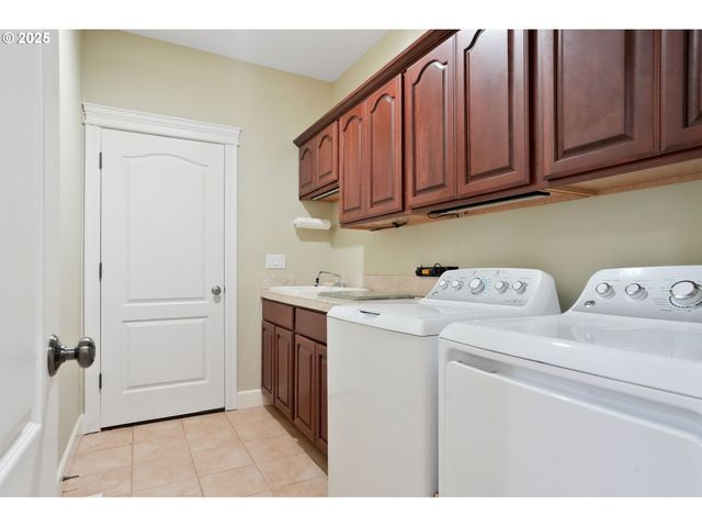 945 CARADON Ct, Salem, OR 97304