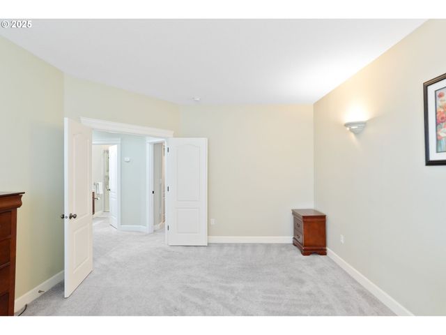 945 CARADON Ct, Salem, OR 97304