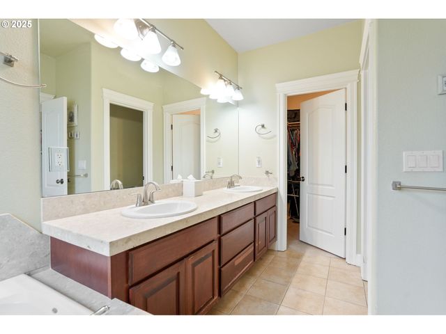 945 CARADON Ct, Salem, OR 97304