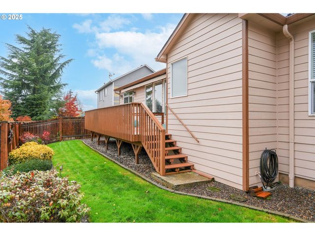 945 CARADON Ct, Salem, OR 97304