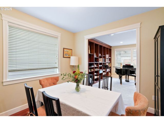 945 CARADON Ct, Salem, OR 97304