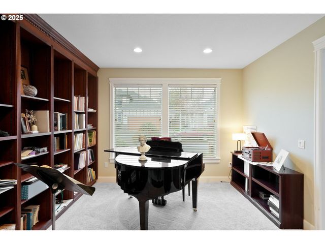 945 CARADON Ct, Salem, OR 97304