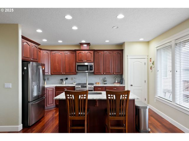 945 CARADON Ct, Salem, OR 97304