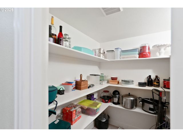 945 CARADON Ct, Salem, OR 97304