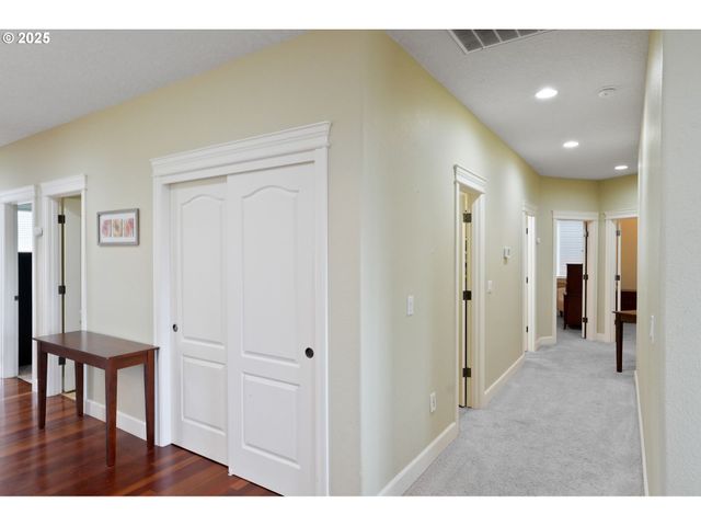 945 CARADON Ct, Salem, OR 97304