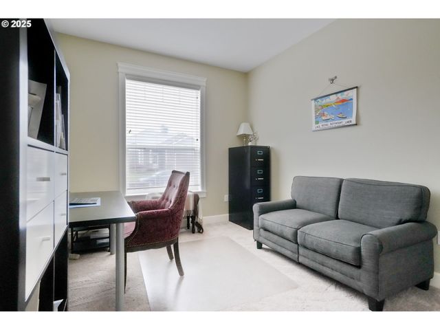 945 CARADON Ct, Salem, OR 97304