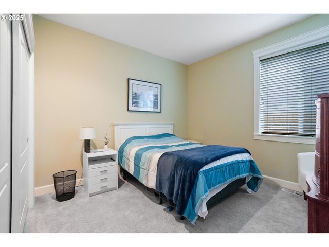 945 CARADON Ct, Salem, OR 97304