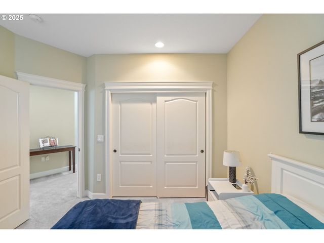 945 CARADON Ct, Salem, OR 97304