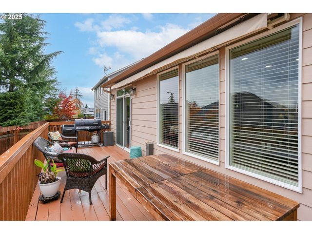 945 CARADON Ct, Salem, OR 97304