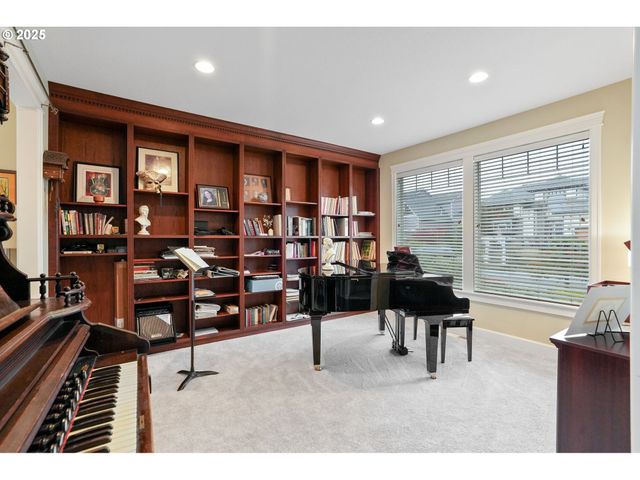 945 CARADON Ct, Salem, OR 97304