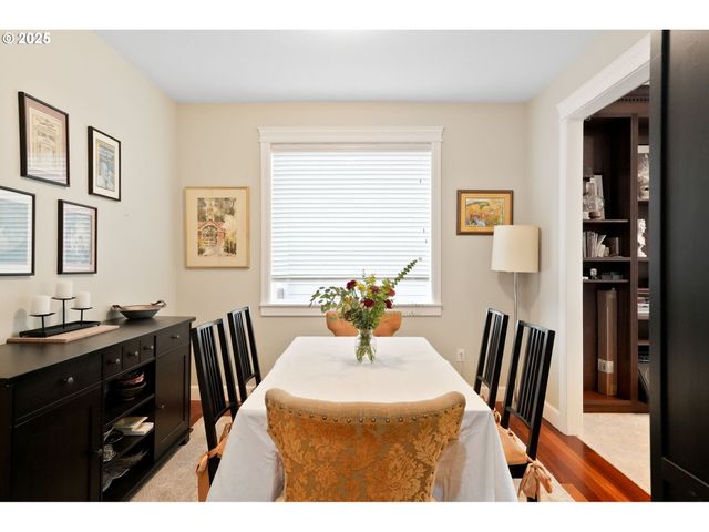 945 CARADON Ct, Salem, OR 97304