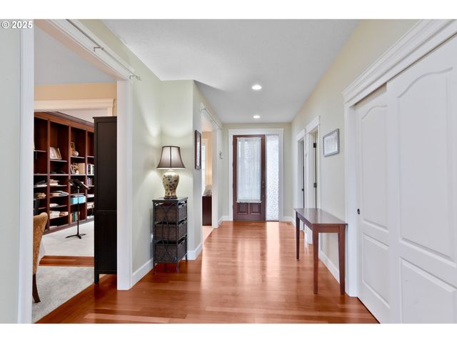 945 CARADON Ct, Salem, OR 97304