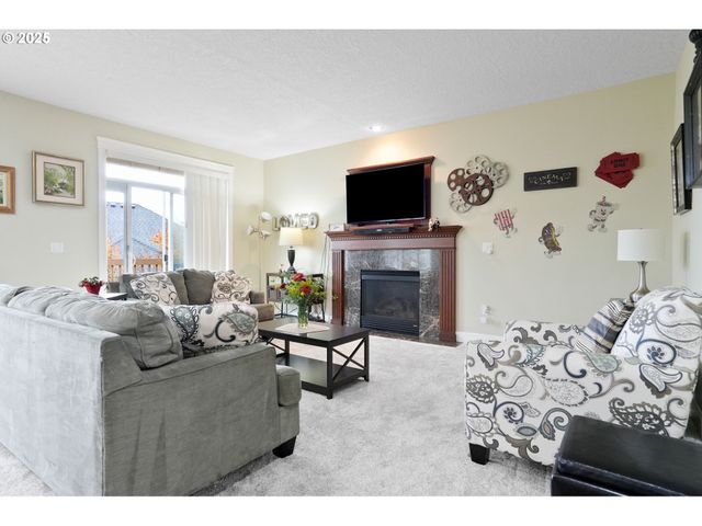 945 CARADON Ct, Salem, OR 97304