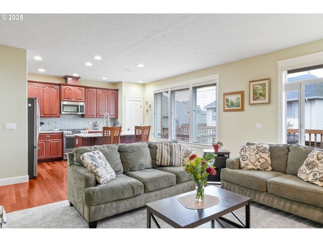 945 CARADON Ct, Salem, OR 97304